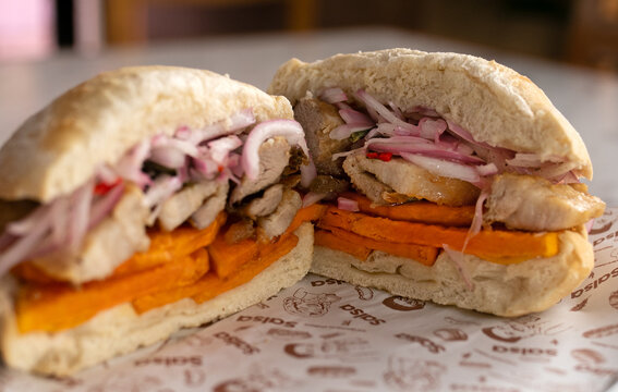 Pan con chicharr&oacute;n y camote