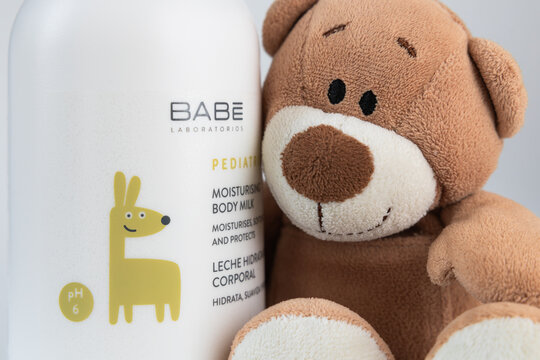 Laboratorios BABE Pediatric Moisturising Body Milk white plastic pump bottle with a teddy bear on light background