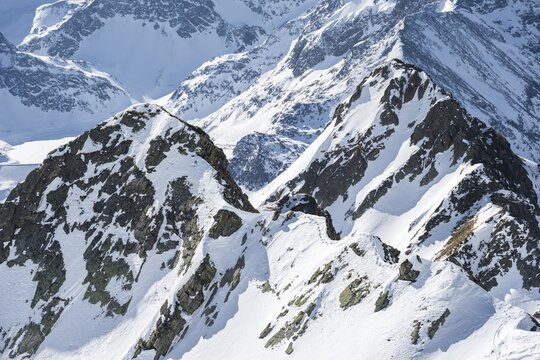 Peaks and mountains in winter, Sellraintal, Stubai Alps, K&uuml;htai, Tyrol, Austria