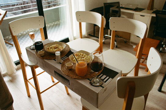 Lunch prepared on a table with drinks and pasta in an apartment