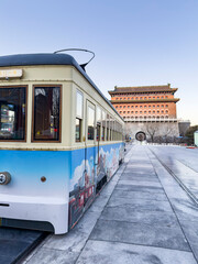 Obraz premium Beijing tram car passing Qianmen historic gate