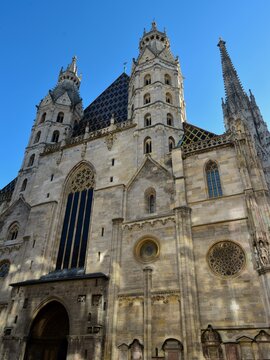 La fa&ccedil;ade ouest de la cath&eacute;drale Saint-Etienne &agrave; Vienne en Autriche