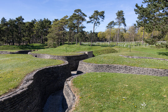 Tranch&eacute;es sur la cr&ecirc;te de Vimy