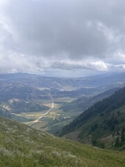 Fototapeta premium Overlooking Wellesville Sardine Canyon and Mantua in northern Utah from Wellesville Mountains
