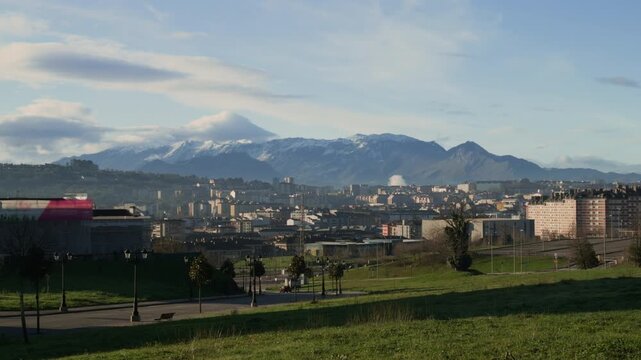 Panoramic city view of Oviedo with snowy mountain landscape.

Scenic urban landscape capturing the rhythm of Oviedo with traffic, rooftops and the impressive Picos de Europa mountains beyond.