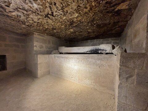 A view from the Mastaba of Ti, located in the Saqqara Pyramids area of ​​Egypt. The person buried in this tomb was a royal architect and administrator from the 5th Dynasty.