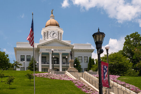 Jackson County Courthouse in Sylva, North Carolina, situated on a hill.