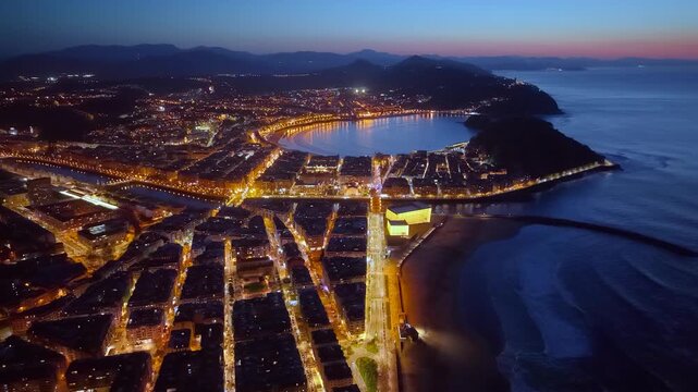 Donostia San Senastian, vista aerea nocturna