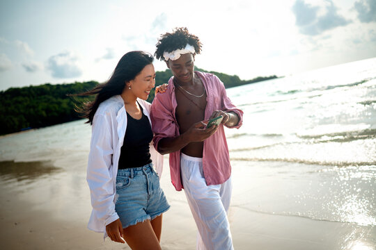 Happy couple taking selfie at the beach on summer holiday, Tourism, beach, summer and travel