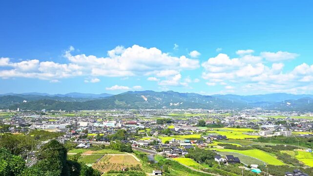 快晴の青空
眼下に広がる広大な筑後平野と美しい街並み
福岡県うきは市(浮羽稲荷神社)
A clear blue sky
The vast Chikugo Plain and beautiful cityscape spreading out below
Ukiha City, Fukuoka Prefecture (Ukiha Inari Shrine)