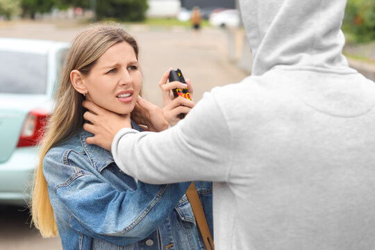 Woman threatened with pepper spray and chokehold on street