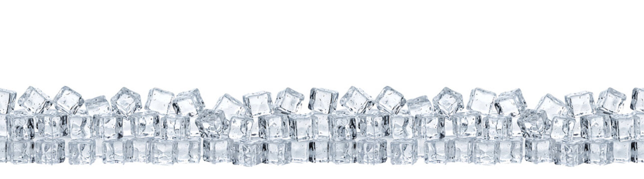 Seamless border of clear ice cubes with condensation. refreshing cool element. b