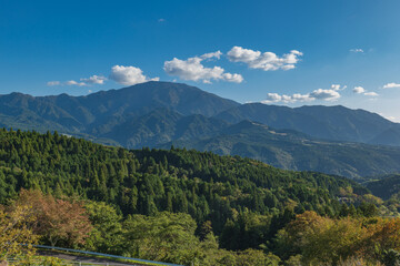 Fototapeta premium 中山道 馬籠宿 展望台から恵那山を望む