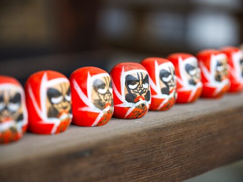 wooden roly-poly toy Daruma