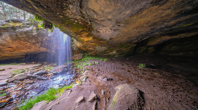 Cueva Serena Fall Cave, Sierra de Urbi&oacute;n, Duruelo de la Sierra, Soria, Castilla y Le&oacute;n, Spain, Europe