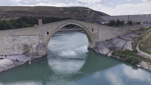 Cinematic View of Malabadi Bridge in Diyarbakir, Turkiye &ndash; Medieval Stone Arch Bridge Above Batman River