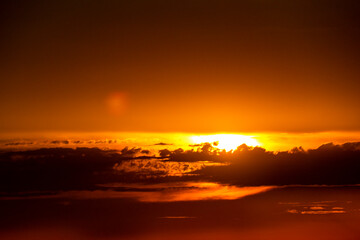 Fototapeta premium Wolkenhimmel bei Sonnenuntergang