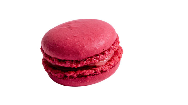 Single pink raspberry macaron cookie with creamy filling, isolated on transparent background