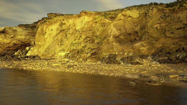 panoramic cliff overlook at golden hour, wide scenic view ideal for travel promotion, lookout point framing coastline, horizon and sunlit rocks for memorable