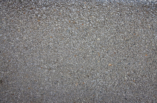 Ściana o jasnej teksturze - małe kamyczki, żwir. Tynk mozaikowy (marmolit). A wall with a light texture - small pebbles, gravel, (marmolite)