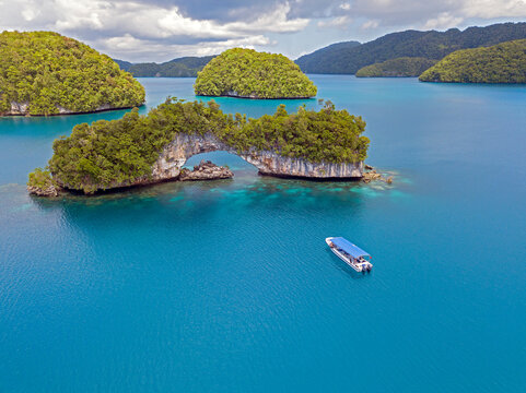 Palau, Aerial view of tour boat near Rock Islands