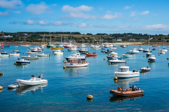 UK, England, Isles of Scilly, St Mary's, Small boat harbour