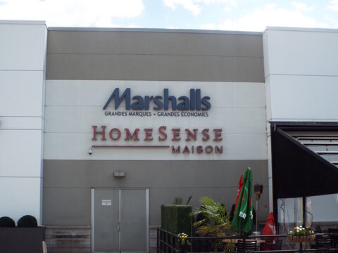 Gatineau,Quebec, Canada &ndash; May 19, 2026:The co-located "Marshalls and HomeSense" stores display bilingual branding: "GRANDES MARQUES &bull; GRANDES &Eacute;CONOMIES" and "MAISON" at 1100 Bd Maloney Ouest.