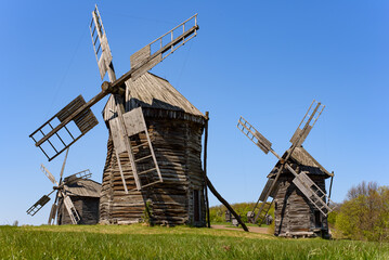Naklejka premium Traditional Ukrainian Wooden Mill at Pyrohiv Open-Air Museum in Kyiv