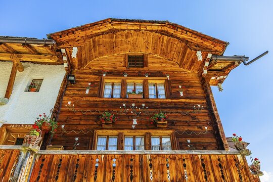 Parsonage, decorated with flowers, historic village centre, Grimentz, Val d'Anniviers, Valais Alps, Canton Valais, Switzerland