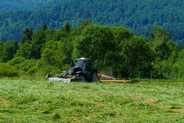 Bieszczady , koszenie łąki © rob