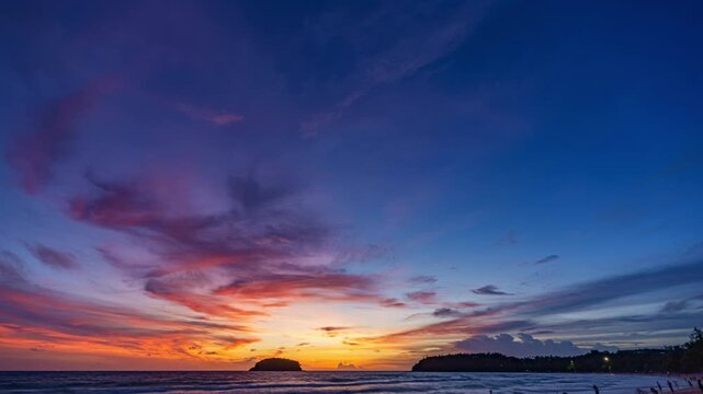 time lapse sweet sky in sunset above the ocean at Karon beach Phuket. 

abstract nature background.

Sunset with sweet color light rays and other atmospheric effects.

 photography 4k resolution.
