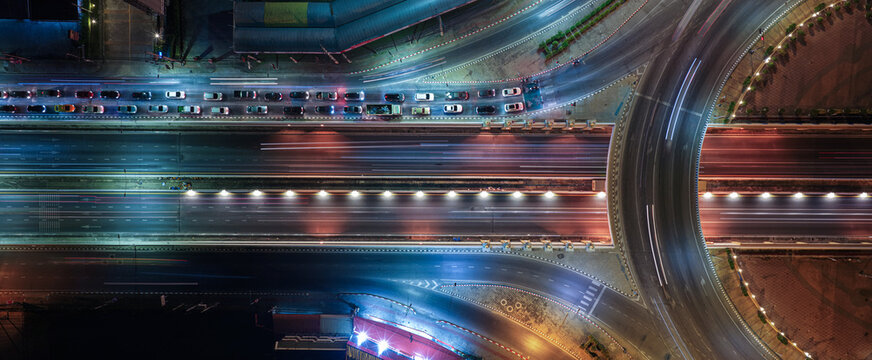 Expressway, Self-driving autonomous electric cars of the future with elements move along a busy traffic intersection. Artificial Intelligence, Car Scan, GPS Tracking, Smart Roads, IoT, highway