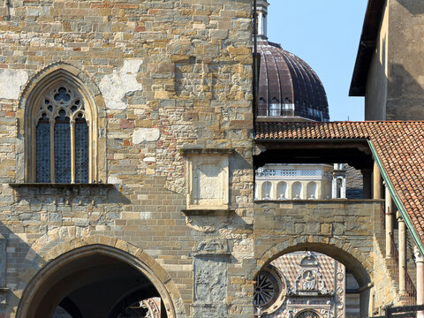 edifici storici di bergamo alta, italia