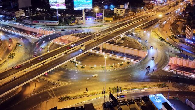 Expressway, Self-driving autonomous electric cars of the future with elements move along a busy traffic intersection. Artificial Intelligence, Car Scan, GPS Tracking, Smart Roads, IoT, highway