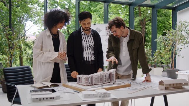 Architects discuss innovative residential housing project