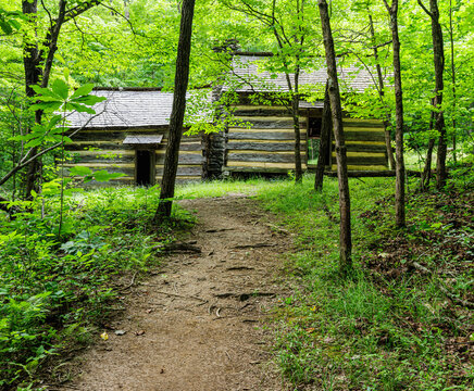 Historic Great Smoky Mountain Hiking Club Log Cabin on The Old John Messner Farm, Porters Creek Trail, Great Smoky Mountains National Park, Tennessee, USA