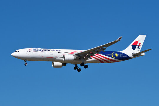 Malaysia Airlines Airbus A330-300 (9M-MTN) passenger plane on final approach to Narita International Airport