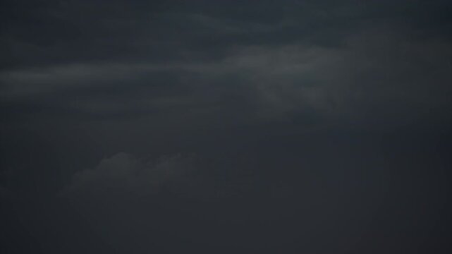 Lightning and storm precursors on overcast days: thick, dark clouds and gloomy skies.