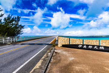 宮古島　伊良部大橋から望む絶景 © スプやん