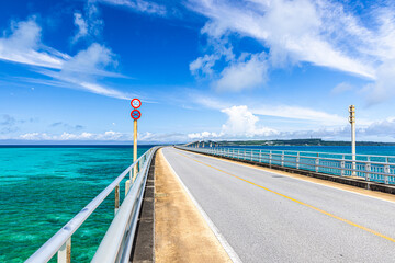 宮古島　伊良部大橋から望む絶景 © スプやん