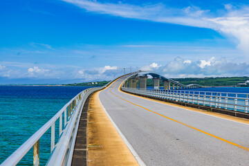 宮古島　伊良部大橋から望む絶景 © スプやん