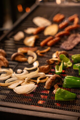 Fototapeta premium 炭火で焼く、彩り豊かなBBQ