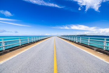 宮古島　伊良部大橋から望む絶景 © スプやん