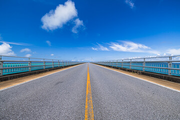 宮古島　伊良部大橋から望む絶景 © スプやん
