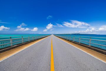宮古島　伊良部大橋から望む絶景 © スプやん