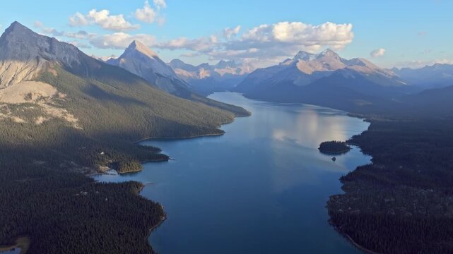 Beautiful view of Maligne Lake, the largest natural lake in the Canadian Rockies in Jasper National Park in Alberta, Canada