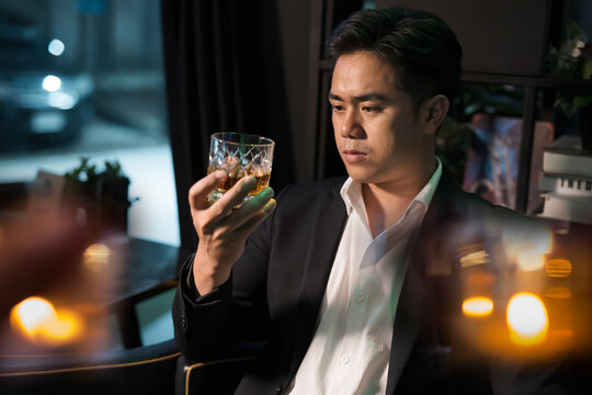 Closeup businessmen holding a glass of whiskey
