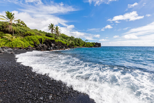 Black Sand Beach, Waianapanapa State Park, Maui, Hawaii, USA