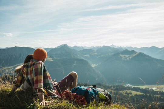 Austria, Tyrol, Tannheimer Tal, young couple having a rest in the mountains