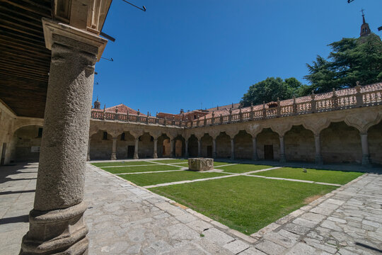 Patio de las Escuelas Menores (Salamanca)